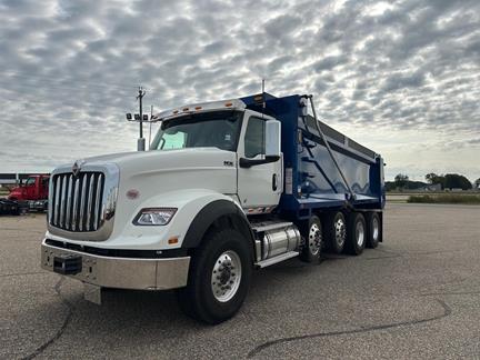 洋書 INTERNATIONAL TRUCKS Literature | International®